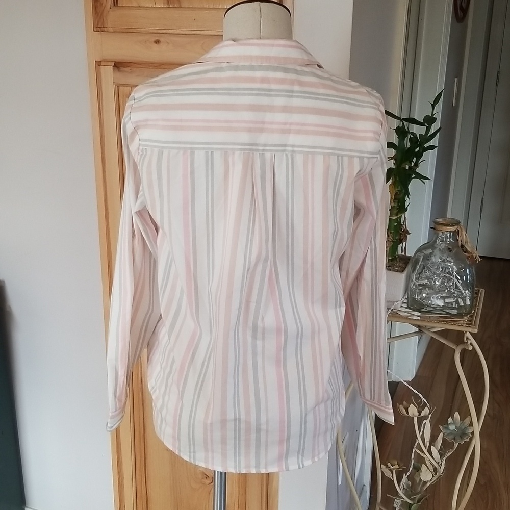 Pink Rose Button Down Size Small - Picture 3 of 5